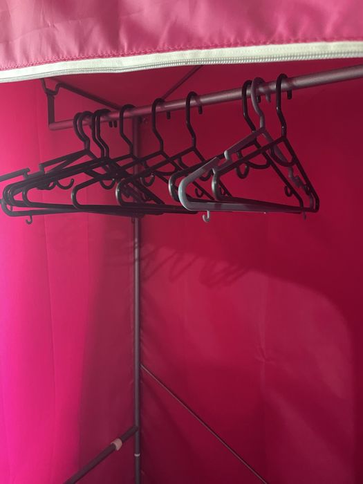 Roupeiro Cor de Rosa