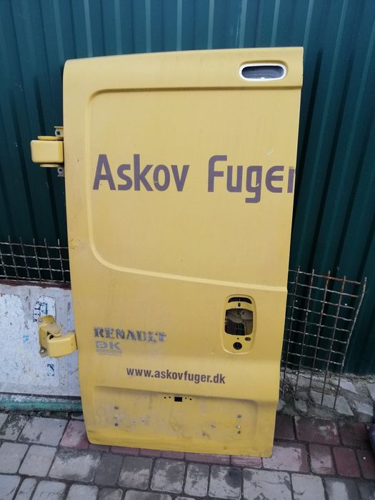 Задні двері рено.