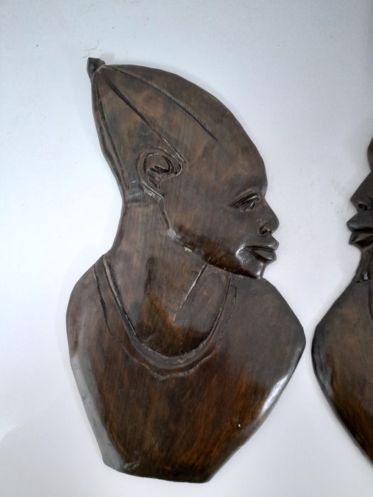 2 Máscaras africanas de casal indígena