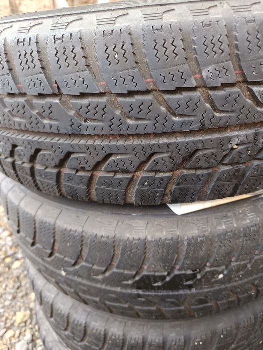 Vendo 4 pneus com jantes 185/65R15