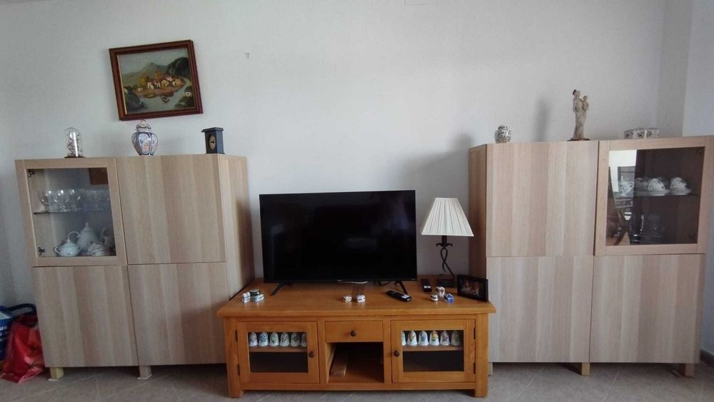 2 Moveis sala IKEA em excelente estado com 4 portas e 8 prateleiras