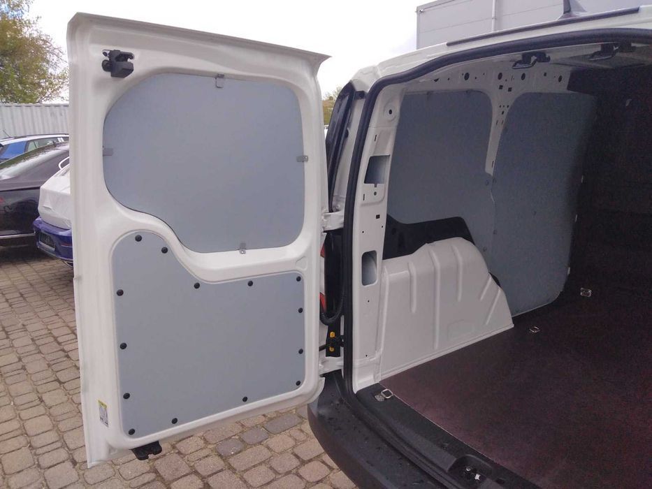 Zabudowa auta dostawczego -Caddy L2H1