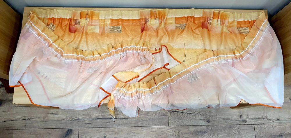 Dekoracyjna zasłonka, szal ozdobny.