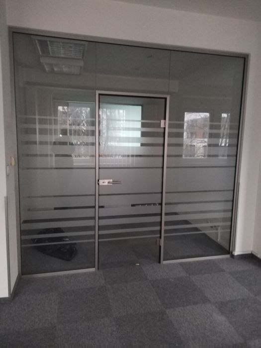 Witryna szklana biurowa ok 300 x 270