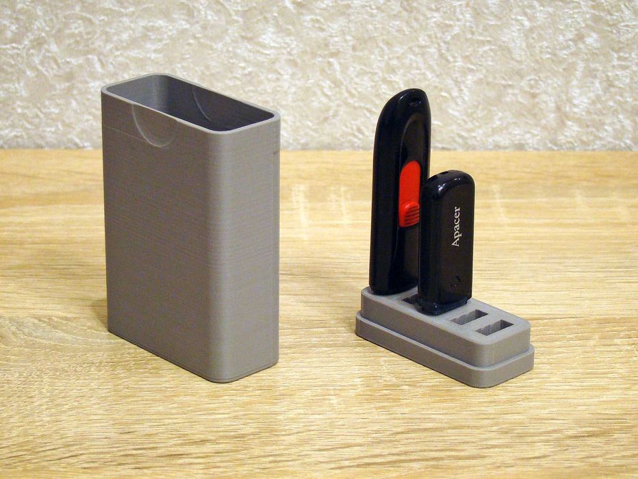 Бокс (органайзер) для больших USB-флешек