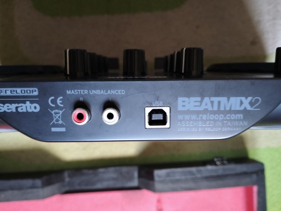 Controlador de DJ Reloop Beatmix 2 MK2 com mala.