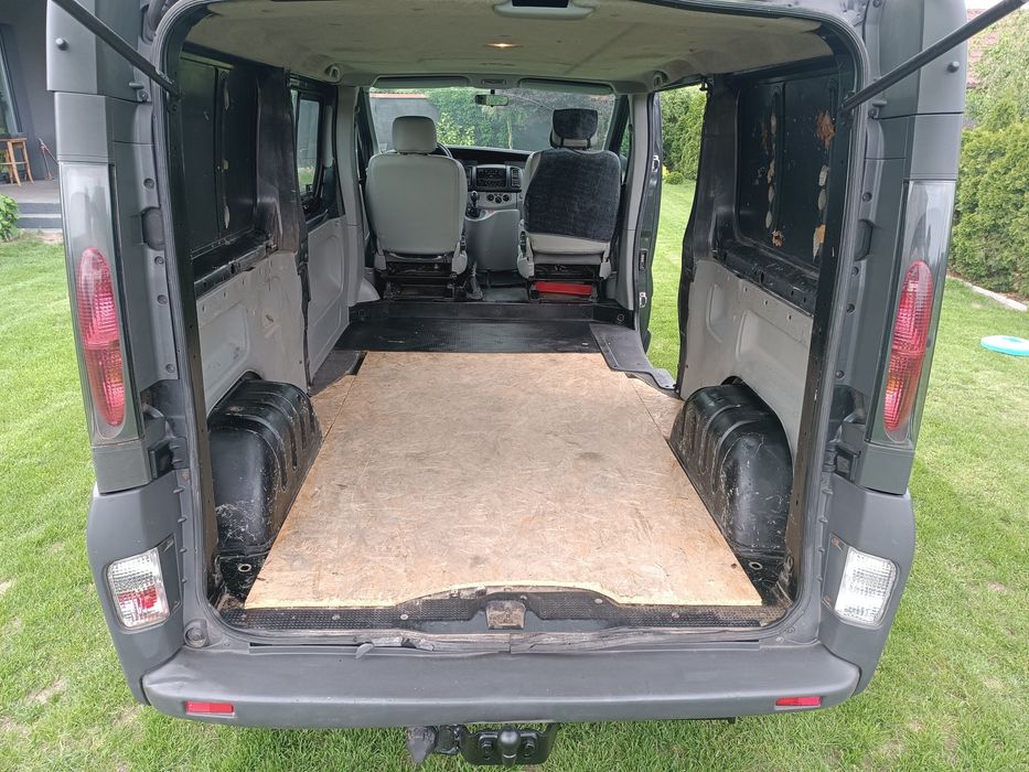 Renault Trafic 1.9 2004r Long klima 5 osobowy