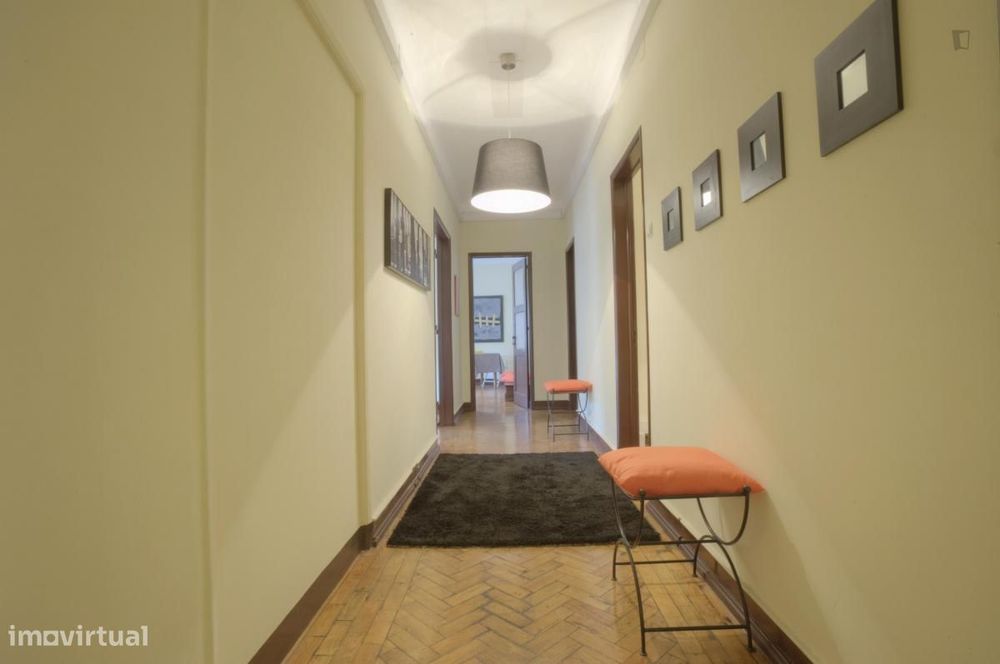 Quarto - localizado em Alcântara Lisbon