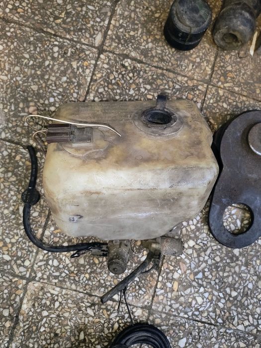 Zbiorniczek spryskiwaczy jeep Cherokee xj 89-97r 4,0