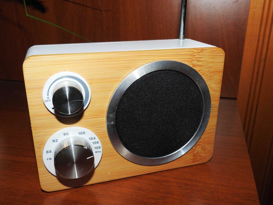 Przenośne radio TCM w stylu retro - FM + AUX