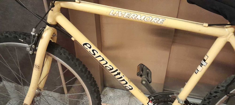 Bicicleta Esmaltina clássica amarela