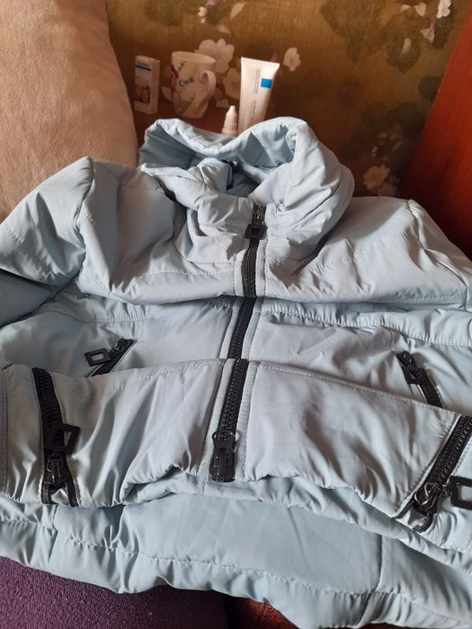 Продам жіночу курточку весна,осінь