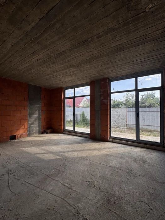 Продається чорновий таунхаус 110м2 | 5 хв від центру | без ремонту