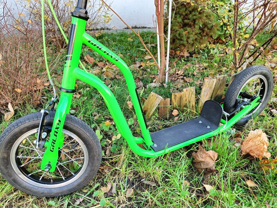 Hulajnoga dla dziecka z pompowanymi kółkami