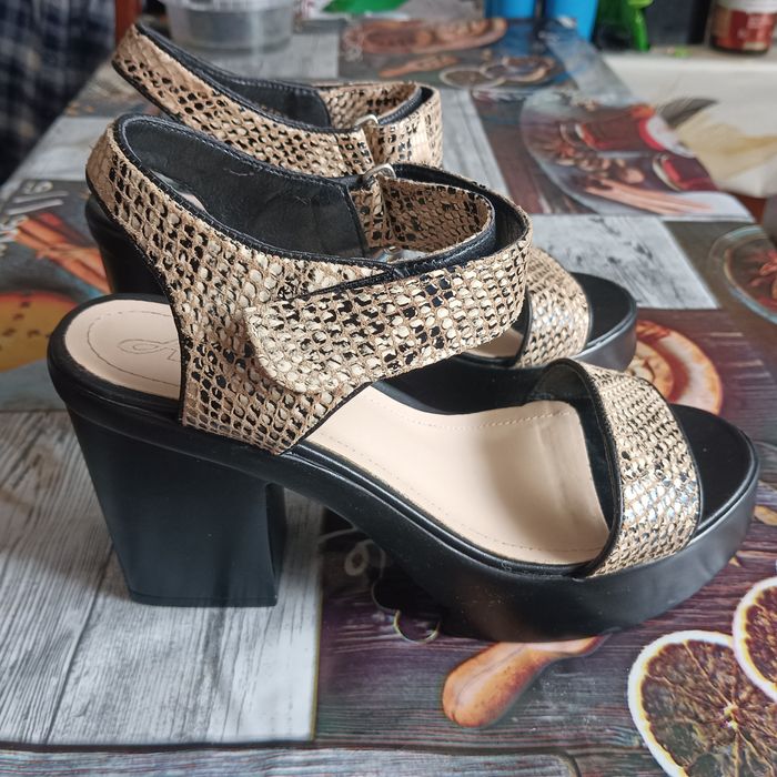 Босоножки женские кожаные 23см.