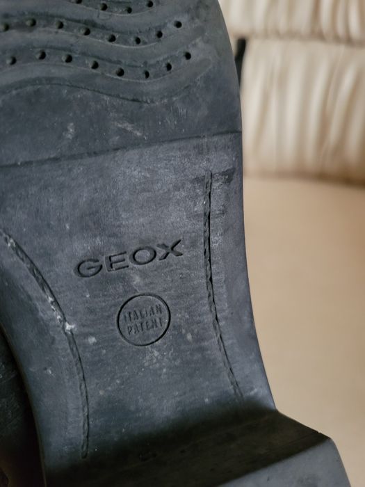 Жіночі шкіряні черевики Geox