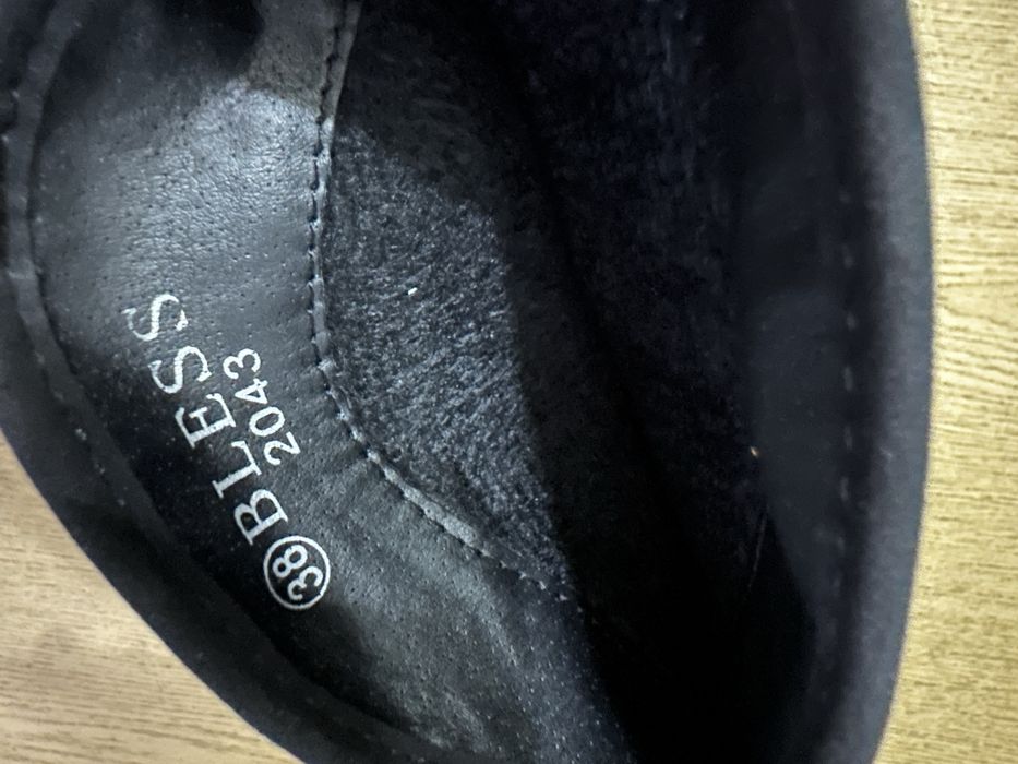 Kozaki krótkie ażurowe czarne skóra na słupku Bless roz. 38