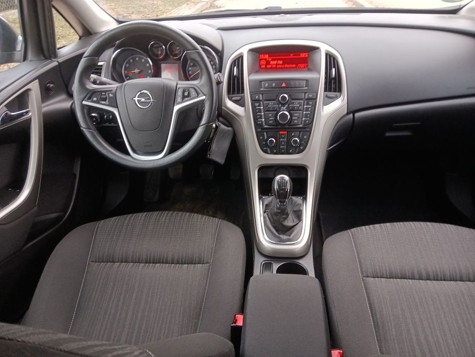 Opel Astra J Model 2012 1.4 T