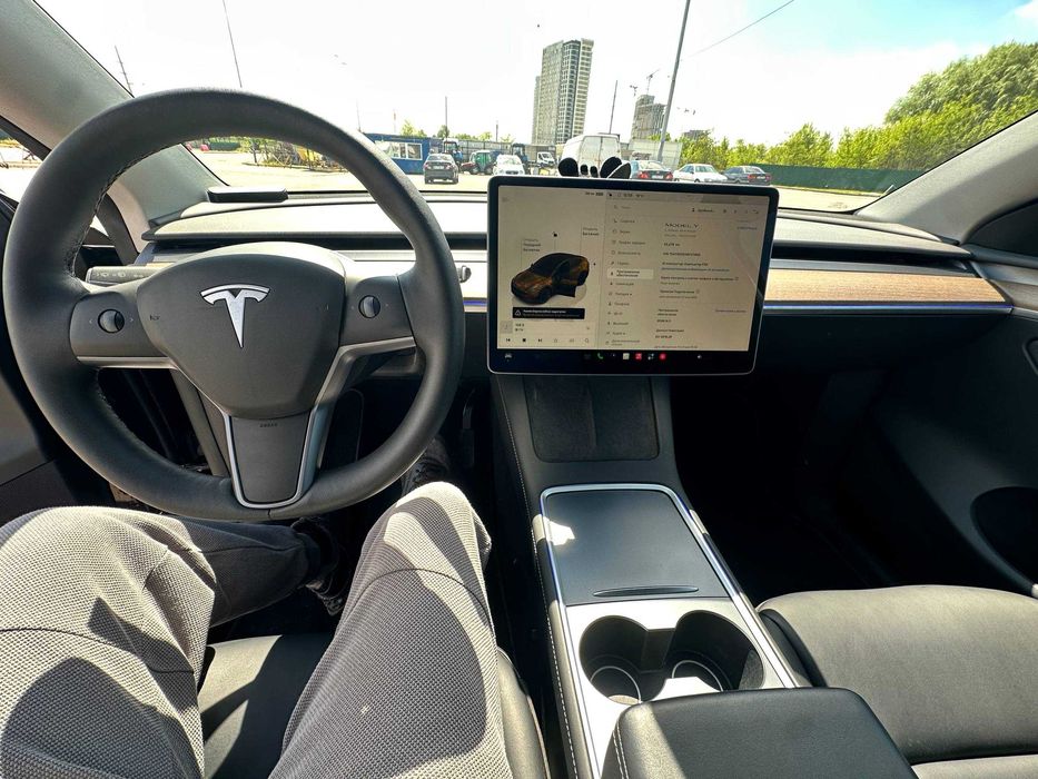 Tesla Model Y 2024