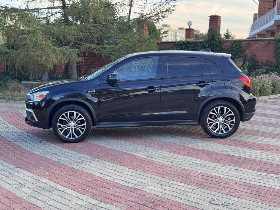 Продам Mitsubishi Outlander Sport 2017 года АКПП 4х4 в отличном состоя