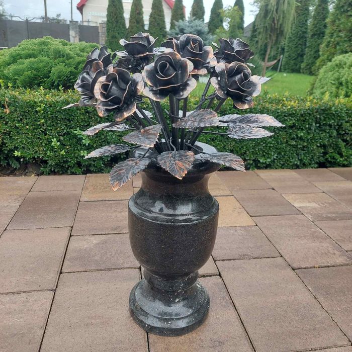 Рози троянди ковані