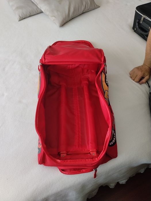 Vendo mala de viagem faísca mqueen