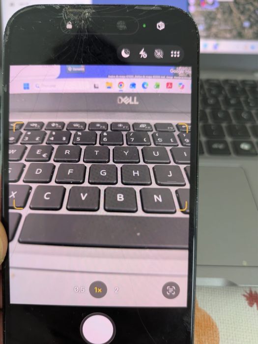 Iphone 15 esim ecra e traseira danificada