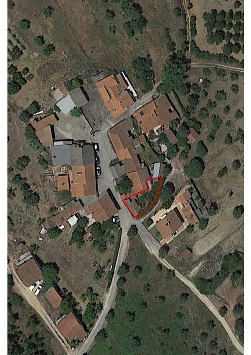 Terreno com projeto aprovado para construção de moradia T3 no campo