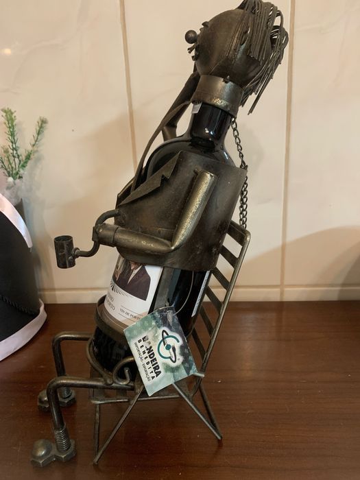 Suporte de garrafa em metal