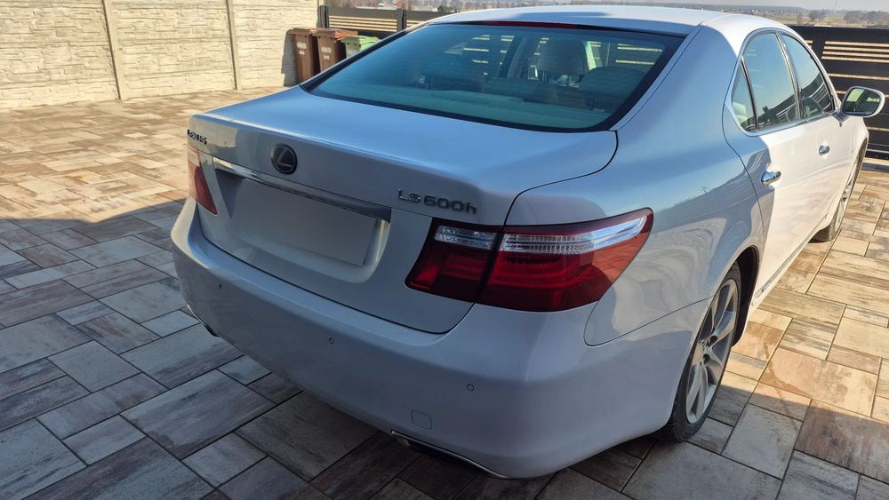 Lexus LS