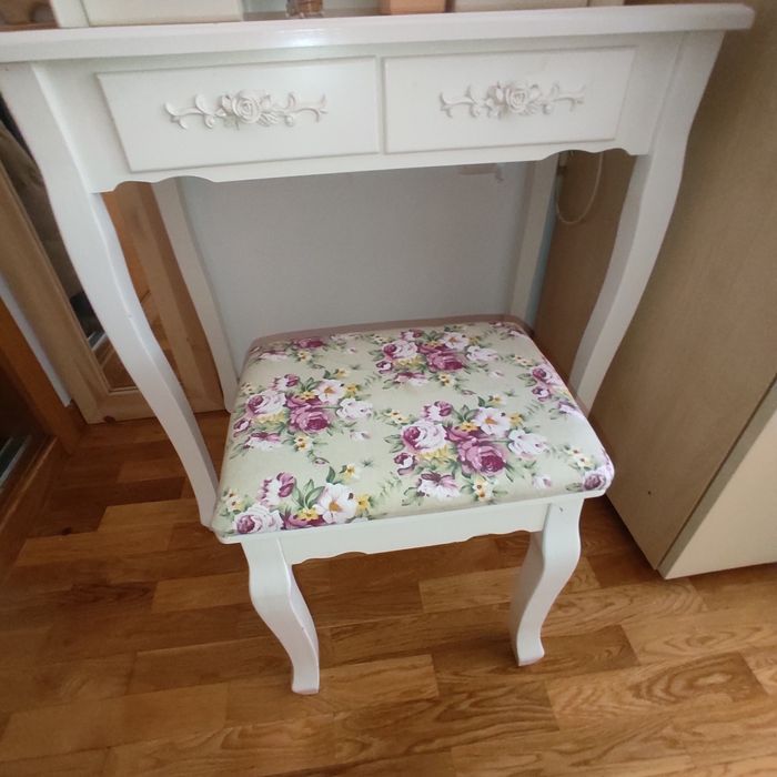 Toucador branco com banco