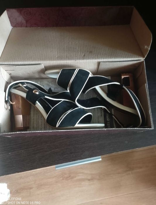 Продам- фирменные босоножки  из натуральной кожи,38 размер