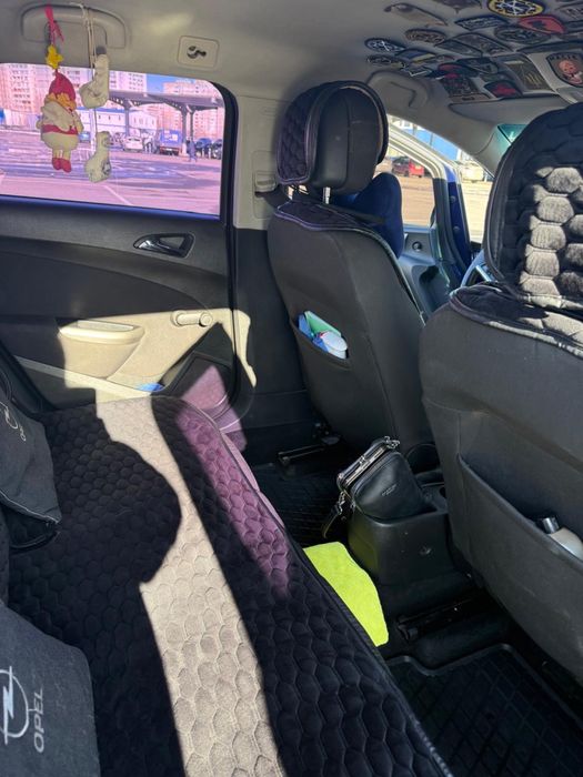 Продаеться гарне сімейне авто в гарному стані перший власник в україні