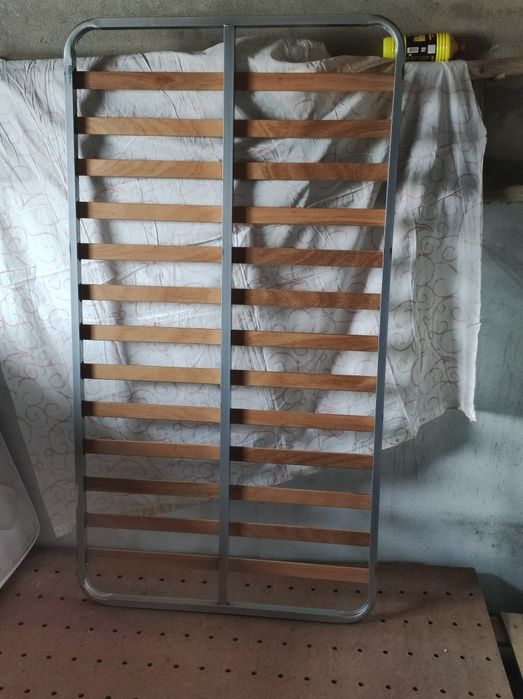 Cama de ferro solteiro