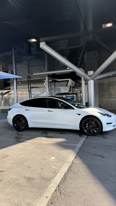 Tesla model 3 325cv