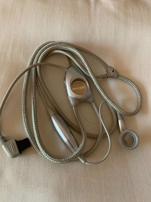 Наушники для телефона ,разные.