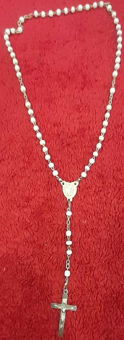 Różaniec święty biały kuleczki łączony metalem
