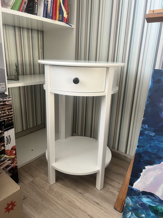 2 білі тумбочки прикроватні