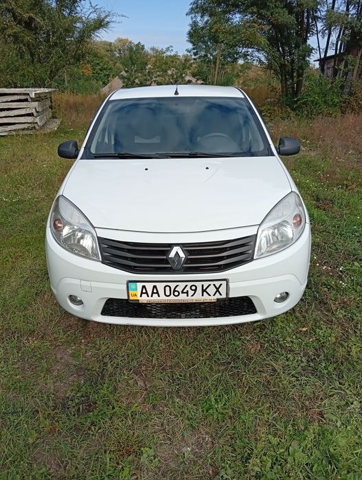 автомобіль Рено сандеро автомат