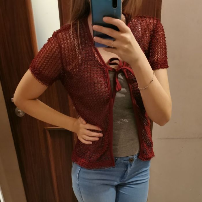 Ażurowa narzutka bordowa S