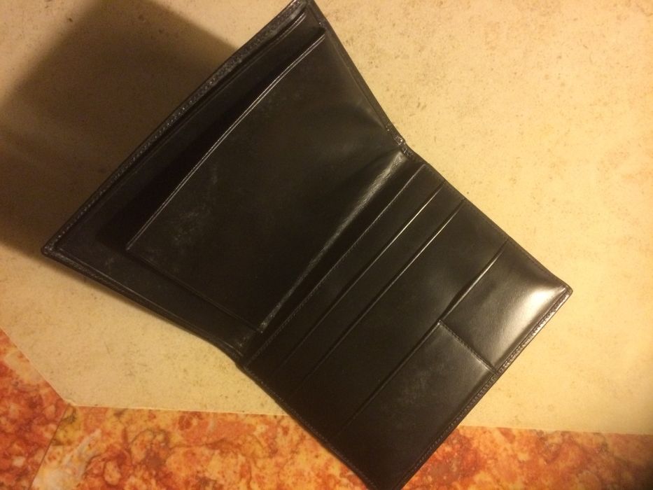 Carteira de pele preta, nunca usada