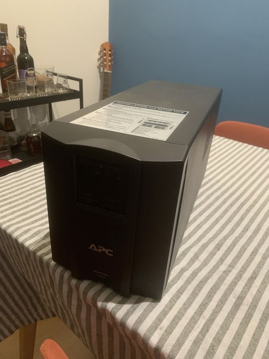 APC Smart-UPS, 230V, 8 Tomadas (SMT1500I)