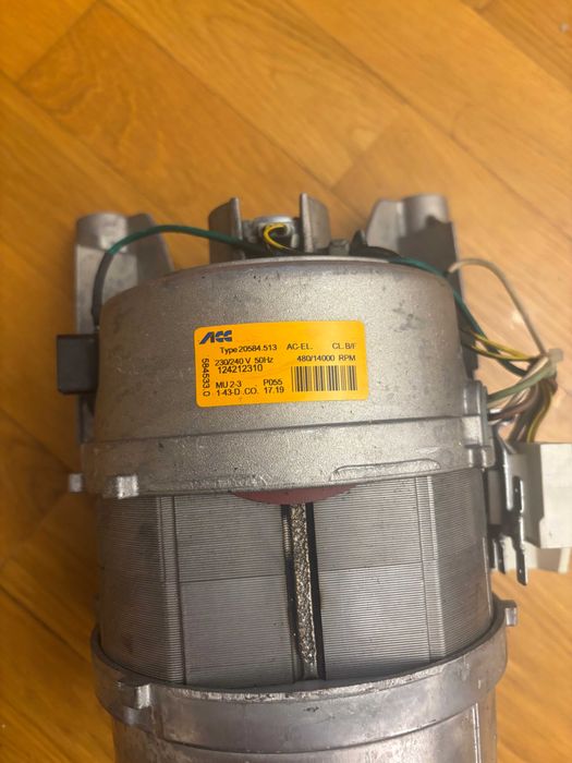 Silnik typ 20584.513 do pralki electrolux  EWF 12670 W typ HP942421