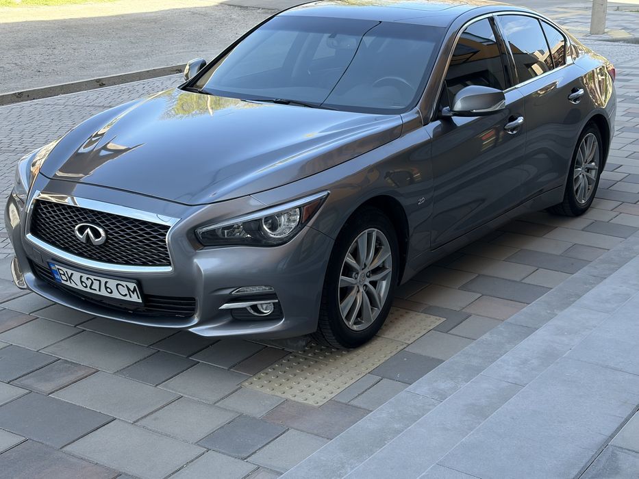 Продаю Infiniti Q50
