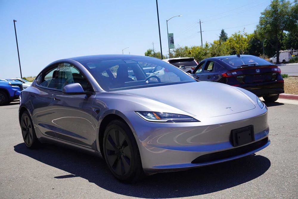 Tesla Model 3      2025