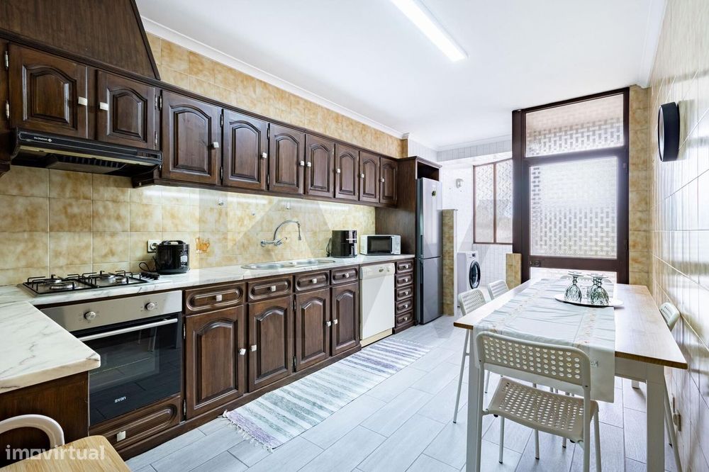 Apartamento T3 em São João da Madeira - com varandas, Localização Estr