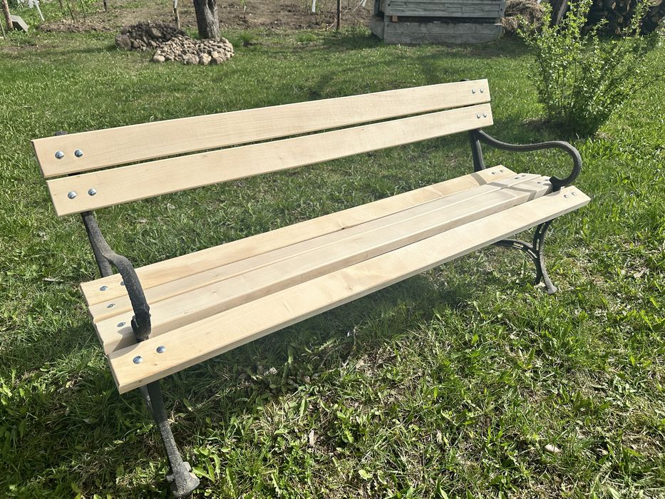 Ławka ogrodowa, nogi żeliwne