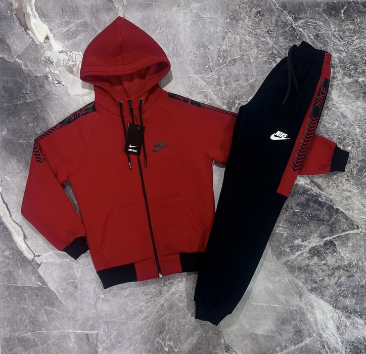 Теплі спортивні костюми Nike для хлопців підлітків 140,146,152,158,164