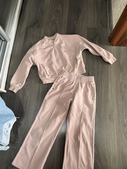 Костюм на дівчинку фірми. Zara