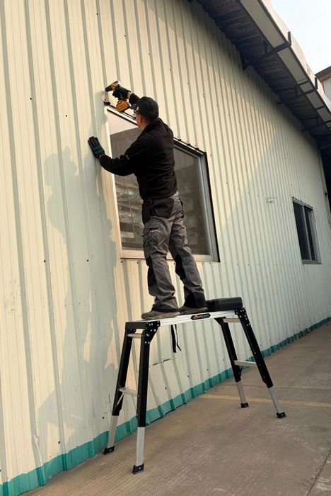 Podes roboczy aluminiowy  na schody 115x45 z regulacja wys